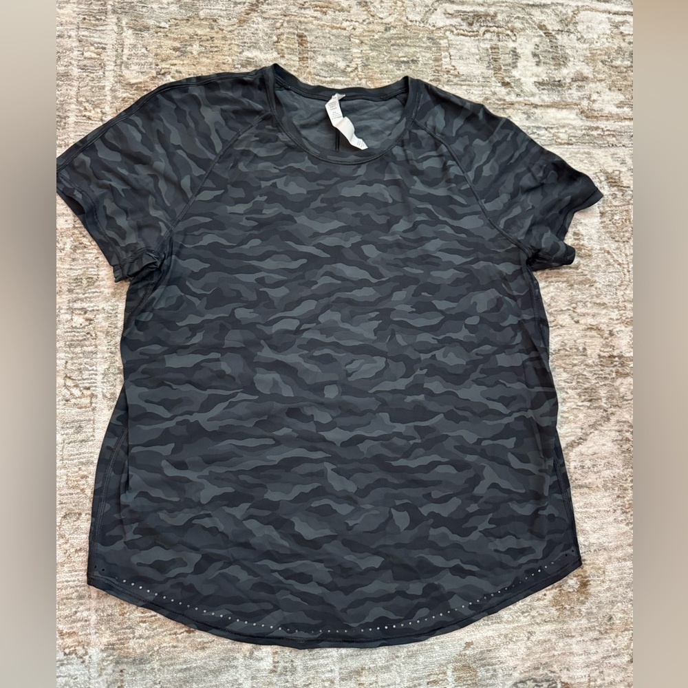 Lululemon tee
